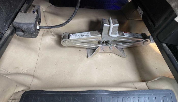 2021 Maruti New Wagon-R LXI CNG 1.0, CNG, Manual, 56,764 km, Dicky (Boot door) - Tool missing