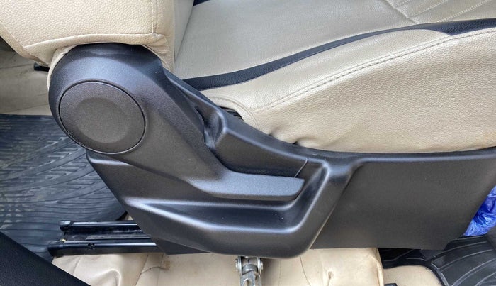 2021 Maruti New Wagon-R LXI CNG 1.0, CNG, Manual, 56,764 km, Driver Side Adjustment Panel