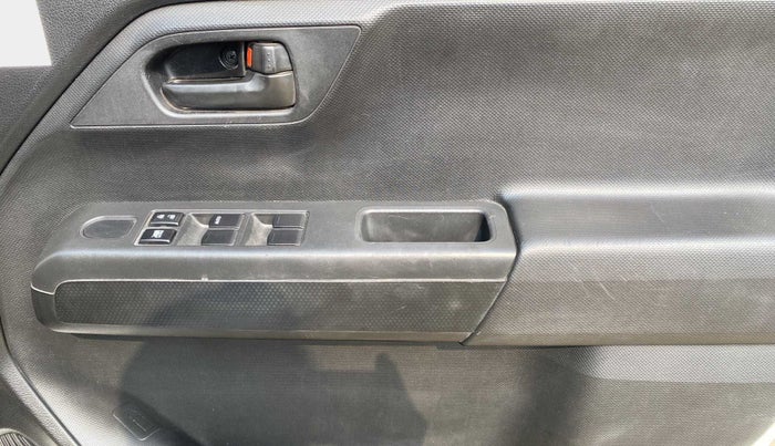 2021 Maruti New Wagon-R LXI CNG 1.0, CNG, Manual, 56,764 km, Driver Side Door Panels Control