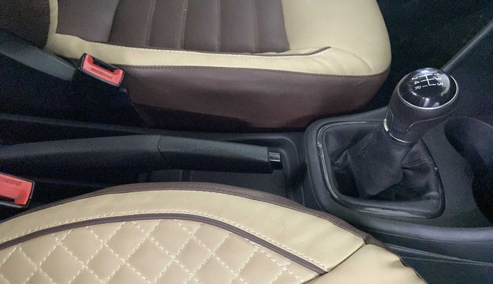 2018 Volkswagen Ameo TRENDLINE 1.0L, Petrol, Manual, 30,422 km, Gear Lever