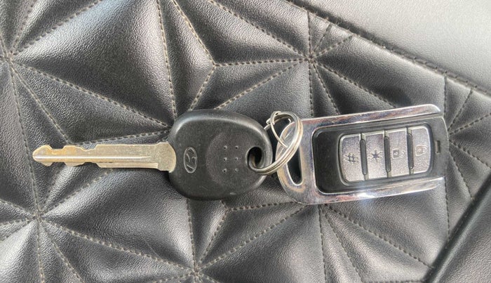 2020 Hyundai NEW SANTRO MAGNA, Petrol, Manual, 23,135 km, Key Close Up