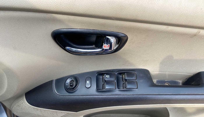 2013 Hyundai i10 MAGNA 1.2, Petrol, Manual, 36,421 km, Driver Side Door Panels Control
