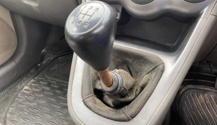 2013 Hyundai i10 MAGNA 1.2, Petrol, Manual, 36,421 km, Gear lever - Boot cover slightly torn