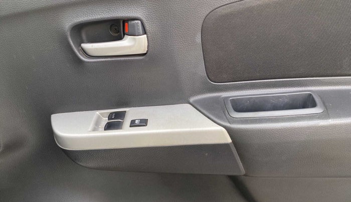 2011 Maruti Wagon R 1.0 LXI, Petrol, Manual, 37,600 km, Driver Side Door Panels Control