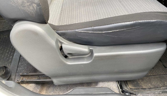 2011 Maruti Wagon R 1.0 LXI, Petrol, Manual, 37,600 km, Driver Side Adjustment Panel