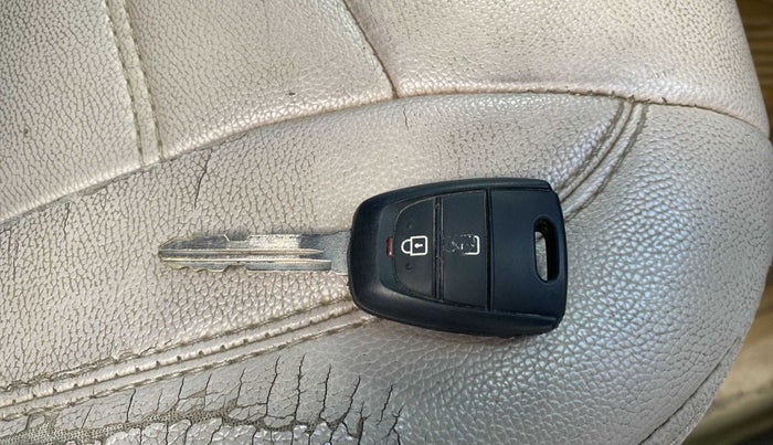 2019 Hyundai NEW SANTRO SPORTZ MT, Petrol, Manual, 70,231 km, Key Close Up