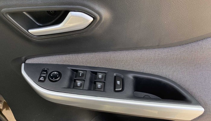 2021 Nissan MAGNITE XL TURBO CVT, Petrol, Automatic, 25,425 km, Driver Side Door Panels Control