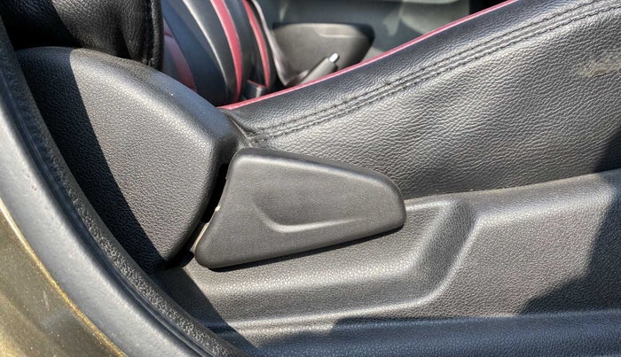 2019 Renault Kwid RXT 1.0 AMT, Petrol, Automatic, 39,689 km, Driver Side Adjustment Panel