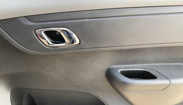 2019 Renault Kwid RXT 1.0 AMT, Petrol, Automatic, 39,689 km, Driver Side Door Panels Control