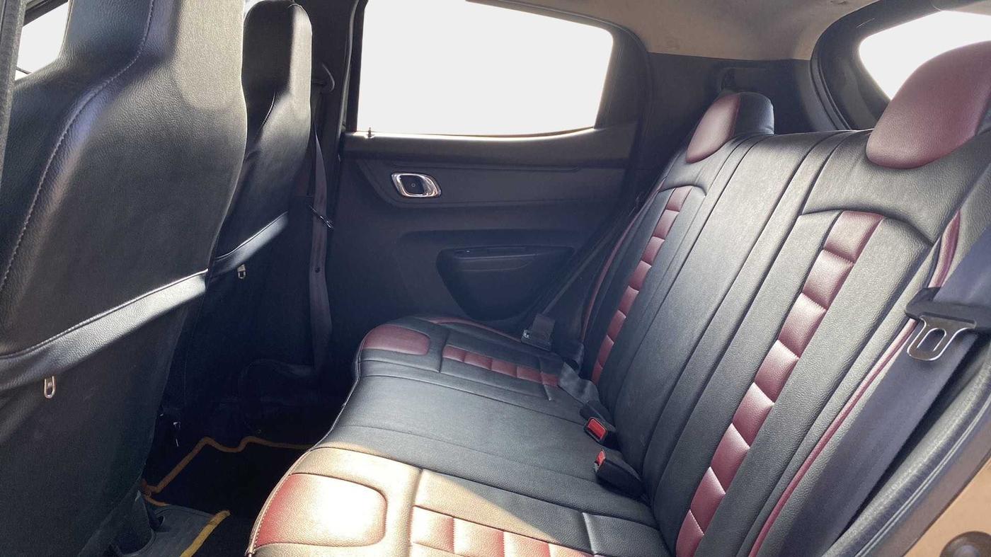 2019 Renault Kwid RXT 1.0 AMT, Petrol, Automatic, 39,689 km, Right Side Rear Door Cabin