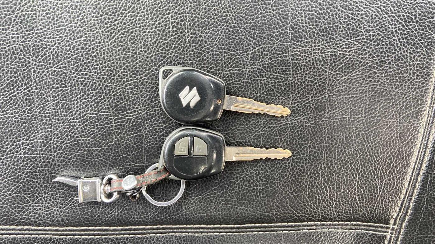 2011 Maruti Swift Dzire VXI, Petrol, Manual, 73,221 km, Key Close Up