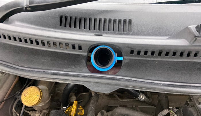 2016 Datsun Redi Go S, Petrol, Manual, 64,045 km, Front windshield - Wiper bottle cap missing