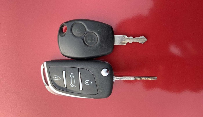 2014 Renault Duster RXL PETROL, Petrol, Manual, 60,693 km, Key Close Up