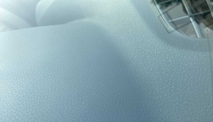 2014 Renault Duster RXL PETROL, Petrol, Manual, 60,693 km, Front windshield - Minor damage