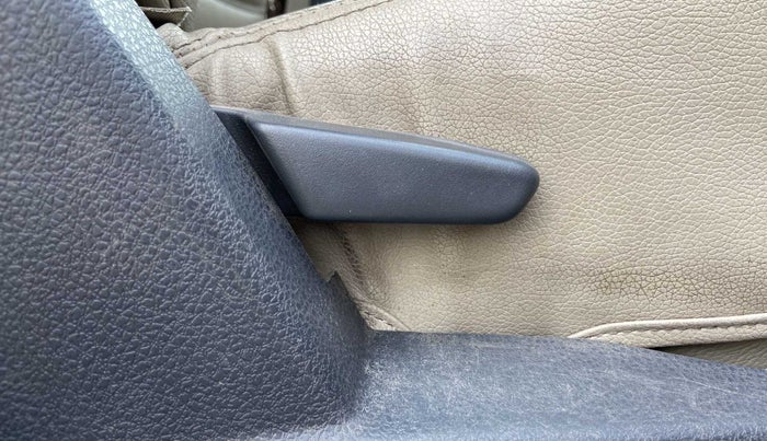 2014 Renault Duster RXL PETROL, Petrol, Manual, 60,693 km, Driver Side Adjustment Panel