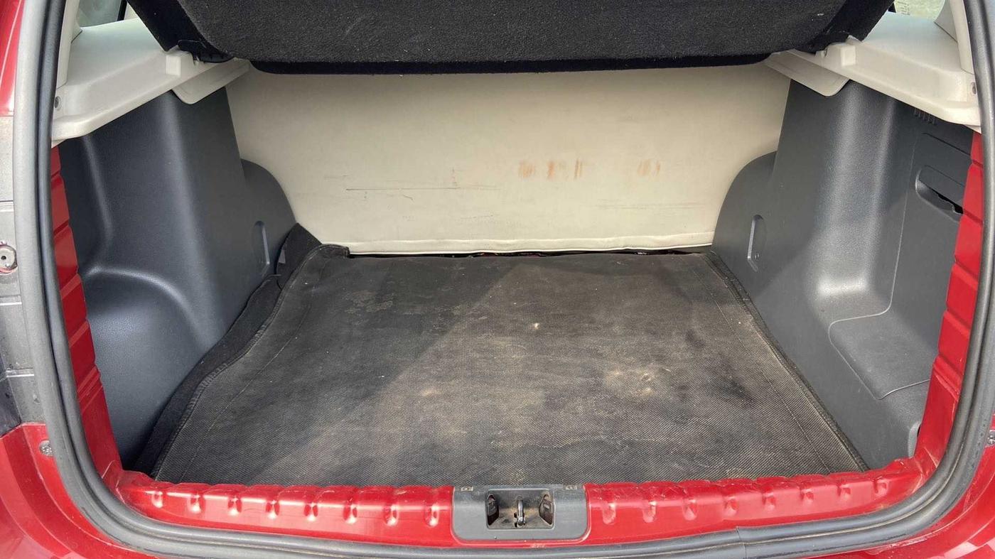 2014 Renault Duster RXL PETROL, Petrol, Manual, 60,693 km, Boot Inside