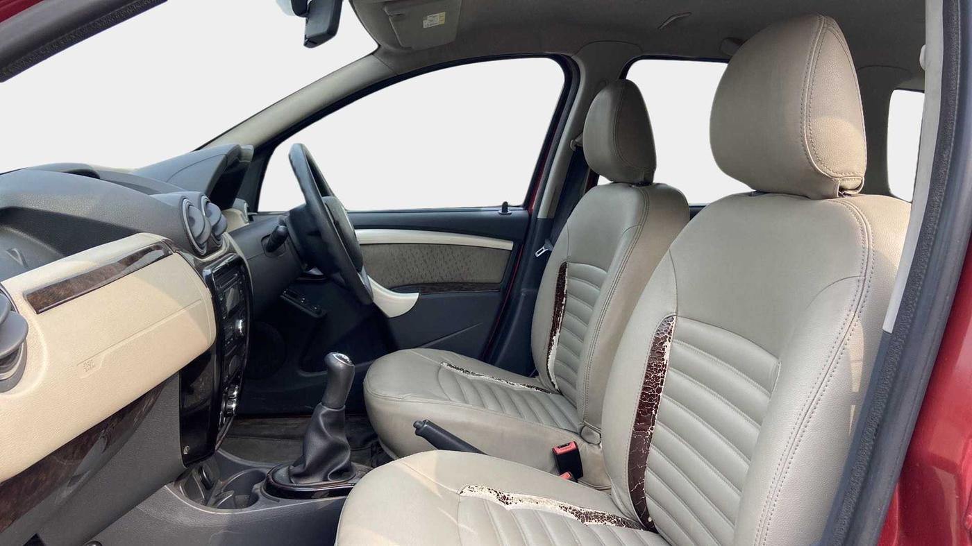 2014 Renault Duster RXL PETROL, Petrol, Manual, 60,693 km, Right Side Front Door Cabin