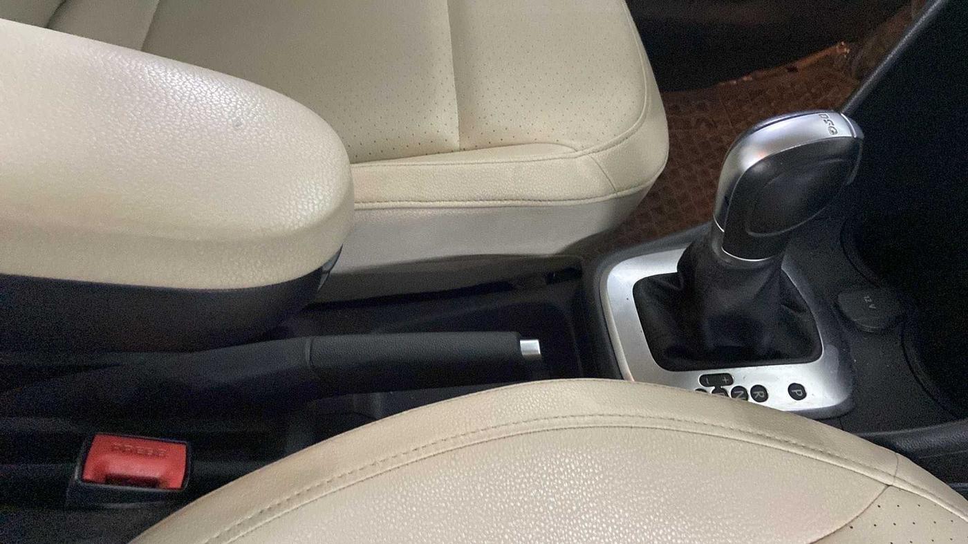 2019 Volkswagen Vento HIGHLINE PLUS 1.5 AT, Diesel, Automatic, 32,221 km, Gear Lever
