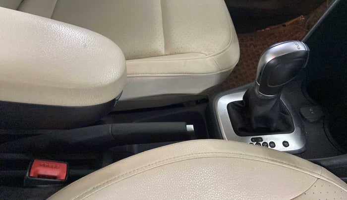 2019 Volkswagen Vento HIGHLINE PLUS 1.5 AT, Diesel, Automatic, 32,221 km, Gear Lever