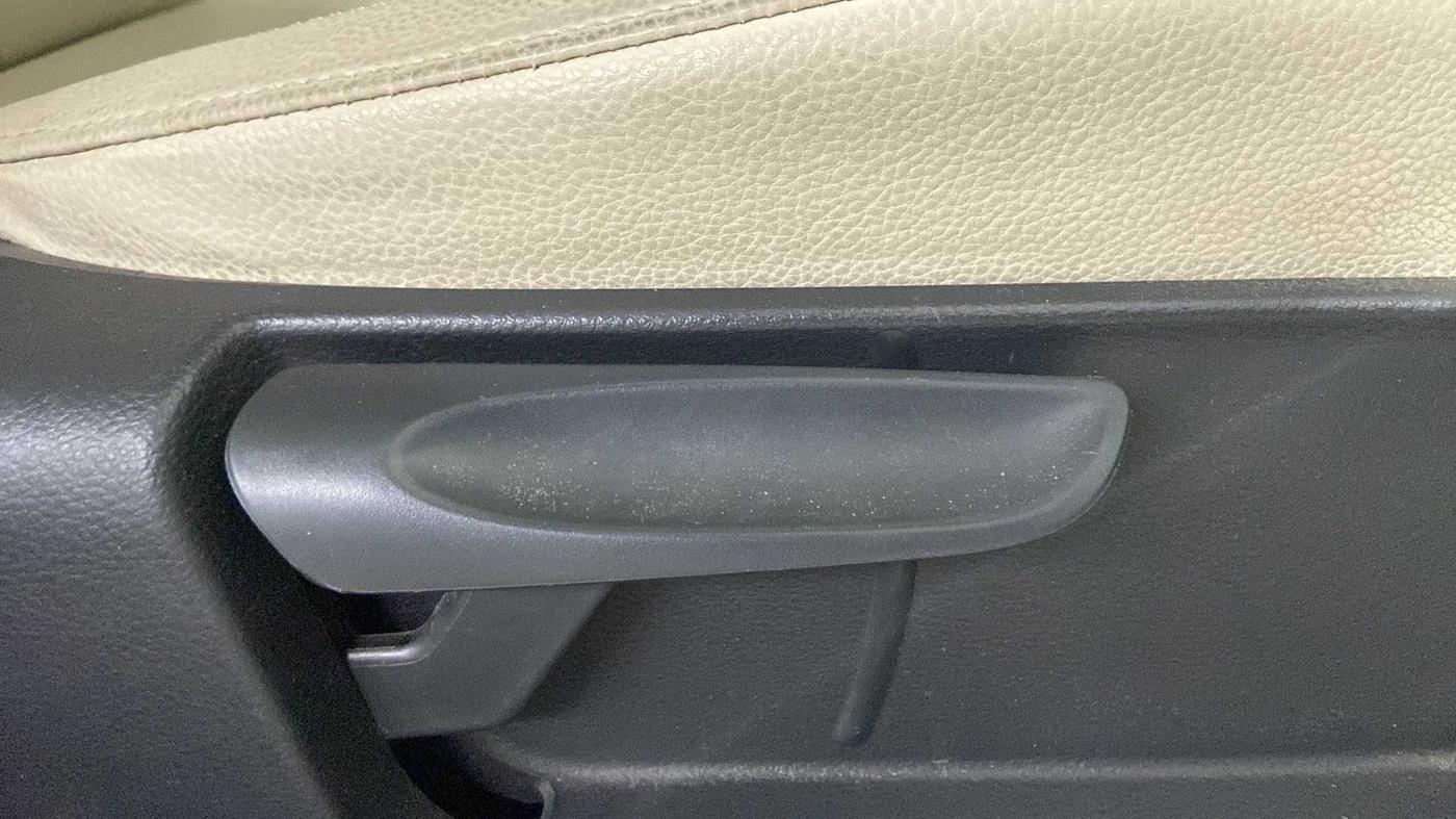 2019 Volkswagen Vento HIGHLINE PLUS 1.5 AT, Diesel, Automatic, 32,221 km, Driver Side Adjustment Panel