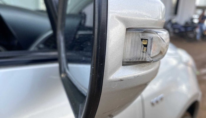 2013 Maruti Swift VXI, Petrol, Manual, 62,847 km, Right rear-view mirror - Indicator light has minor damage