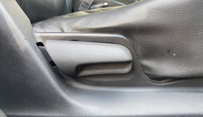 2013 Maruti Swift VXI, Petrol, Manual, 62,847 km, Driver Side Adjustment Panel