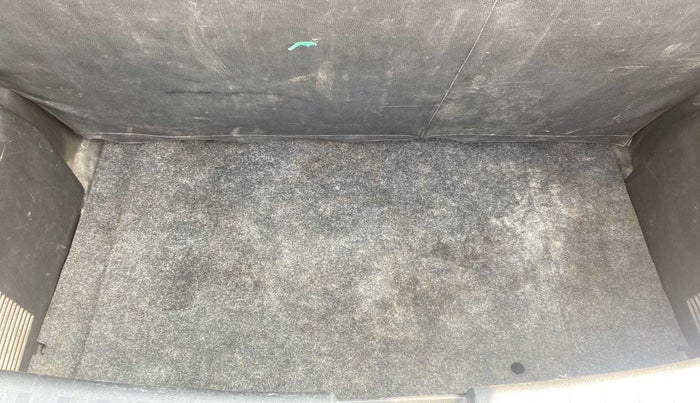 2013 Maruti Swift VXI, Petrol, Manual, 62,847 km, Dicky (Boot door) - Tool missing