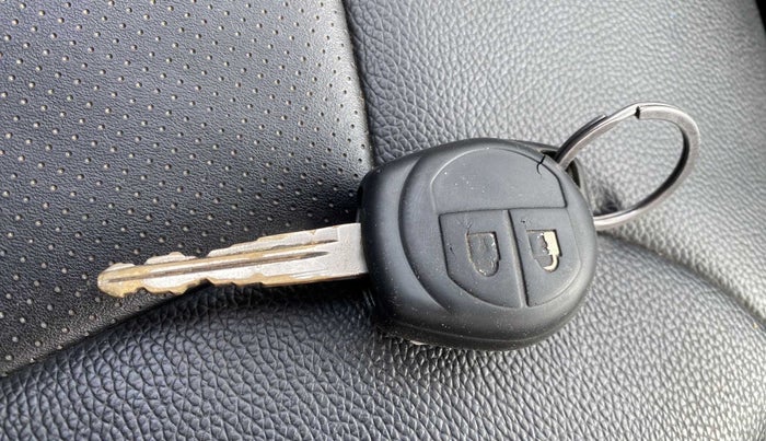 2013 Maruti Swift VXI, Petrol, Manual, 62,847 km, Key Close Up
