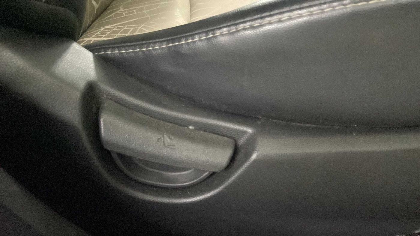 2019 Hyundai Grand i10 MAGNA AT 1.2 KAPPA VTVT, Petrol, Automatic, 20,580 km, Driver Side Adjustment Panel