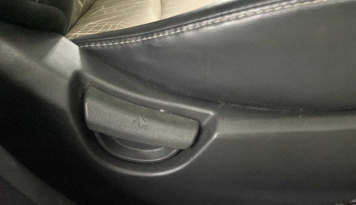 2019 Hyundai Grand i10 MAGNA AT 1.2 KAPPA VTVT, Petrol, Automatic, 20,580 km, Driver Side Adjustment Panel