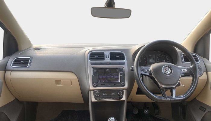 2017 Volkswagen Vento HIGHLINE 1.6 MPI, Petrol, Manual, 37,403 km, Dashboard