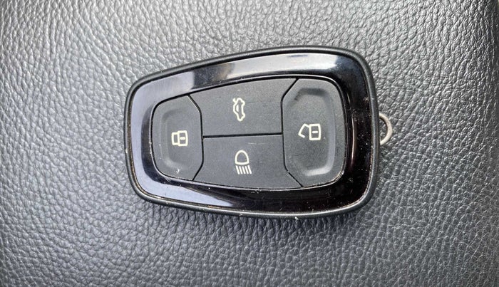 2020 Tata ALTROZ XT PETROL, Petrol, Manual, 35,477 km, Key Close Up
