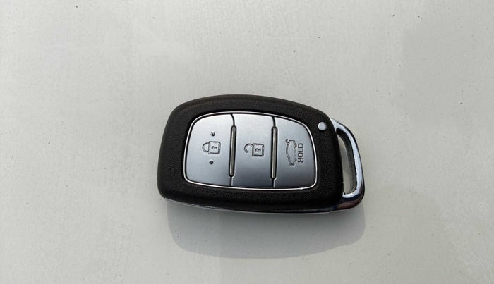 2015 Hyundai Grand i10 ASTA AT 1.2 KAPPA VTVT, Petrol, Automatic, 48,296 km, Key Close Up