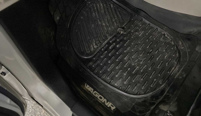 2019 Maruti New Wagon-R LXI 1.0, Petrol, Manual, 11,774 km, Flooring - Minor discolouration