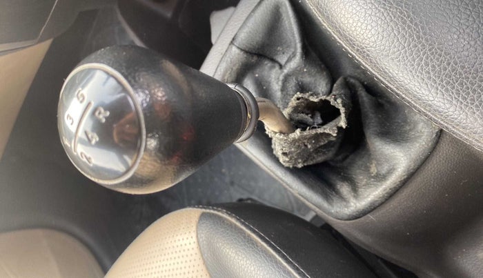 2016 Hyundai Eon ERA +, Petrol, Manual, 57,263 km, Gear lever - Boot cover slightly torn