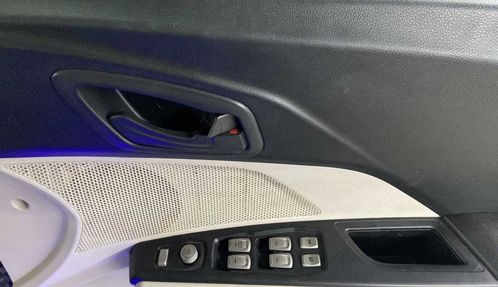 2019 Mahindra XUV300 W6 1.5 DIESEL, Diesel, Manual, 32,669 km, Driver Side Door Panels Control