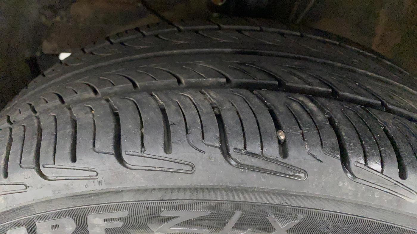 2018 Maruti Baleno ZETA DIESEL 1.3, Diesel, Manual, 77,801 km, Left Front Tyre Tread
