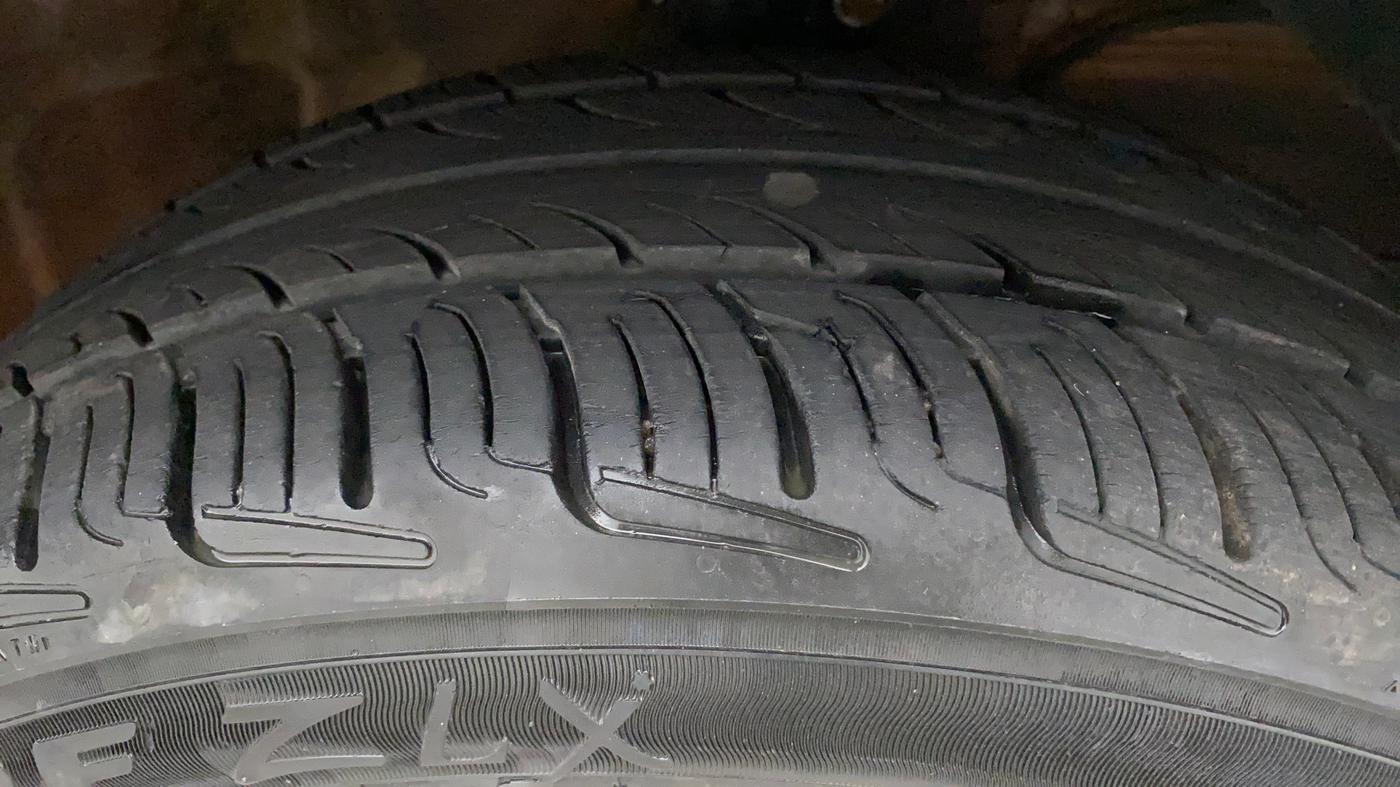2018 Maruti Baleno ZETA DIESEL 1.3, Diesel, Manual, 77,801 km, Right Front Tyre Tread
