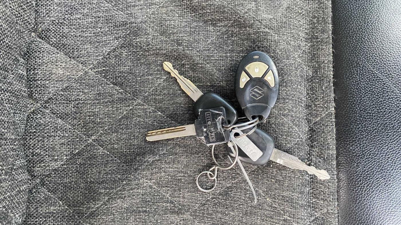 2010 Maruti Swift VXI, Petrol, Manual, 57,523 km, Key Close Up