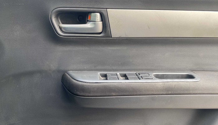 2010 Maruti Swift VXI, Petrol, Manual, 57,523 km, Driver Side Door Panels Control
