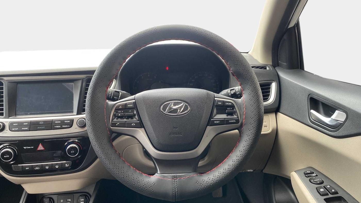 2017 Hyundai Verna 1.6 VTVT SX, Petrol, Manual, 13,186 km, Steering Wheel Close Up