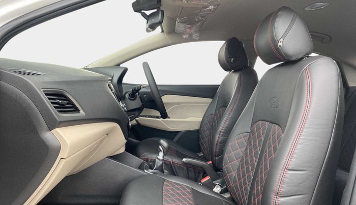 2017 Hyundai Verna 1.6 VTVT SX, Petrol, Manual, 13,186 km, Right Side Front Door Cabin