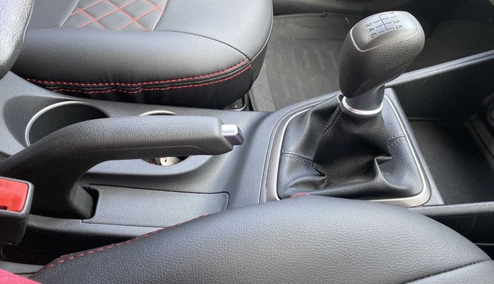 2017 Hyundai Verna 1.6 VTVT SX, Petrol, Manual, 13,186 km, Gear Lever