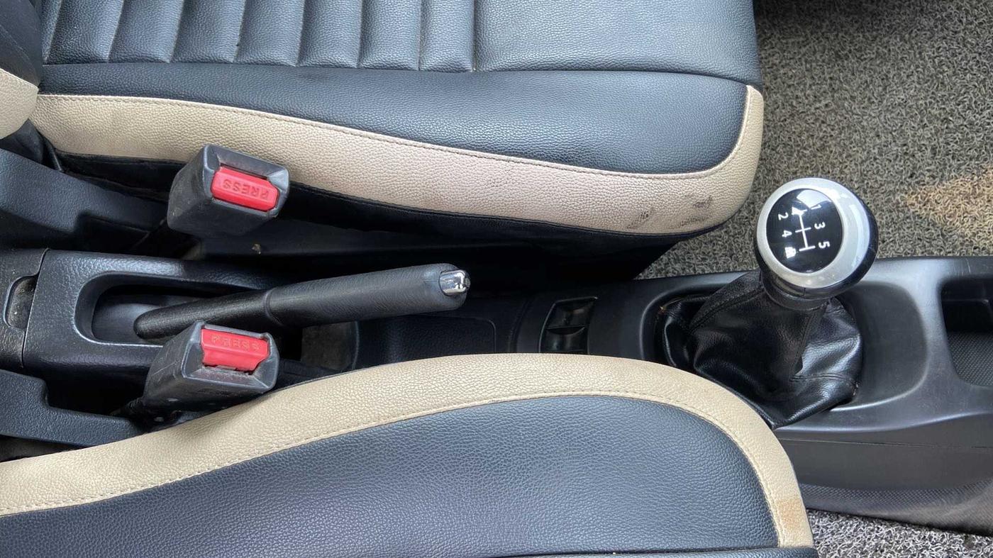 2017 Maruti Wagon R 1.0 VXI, CNG, Manual, 60,393 km, Gear Lever