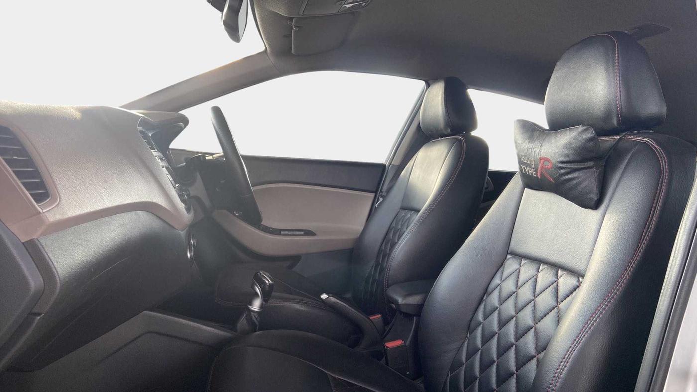 2014 Hyundai Elite i20 SPORTZ 1.4 CRDI, Diesel, Manual, 97,932 km, Right Side Front Door Cabin