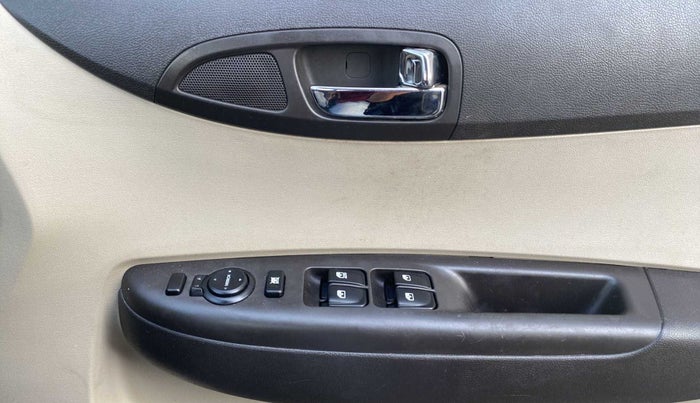 2013 Hyundai i20 MAGNA (O) 1.2, Petrol, Manual, 33,942 km, Driver Side Door Panels Control