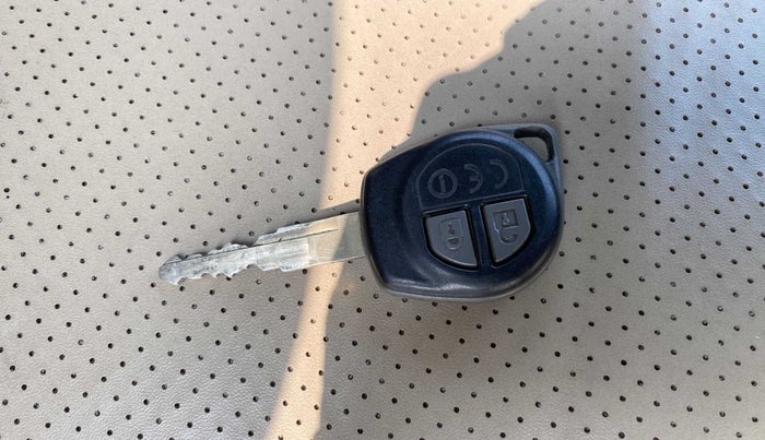 2018 Maruti Dzire VXI, Petrol, Manual, 17,439 km, Lock system - Remote key minor damage