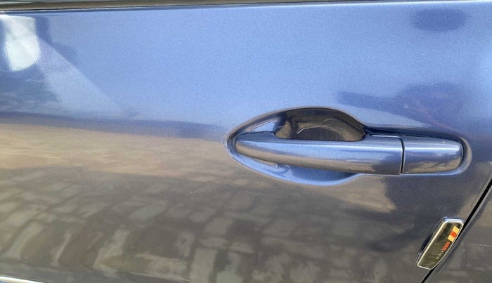 2018 Maruti Dzire VXI, Petrol, Manual, 17,439 km, Front passenger door - Minor scratches
