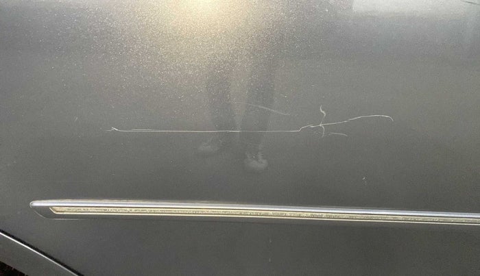 2017 Toyota Etios VX PLATINUM, Petrol, Manual, 97,301 km, Right rear door - Minor scratches