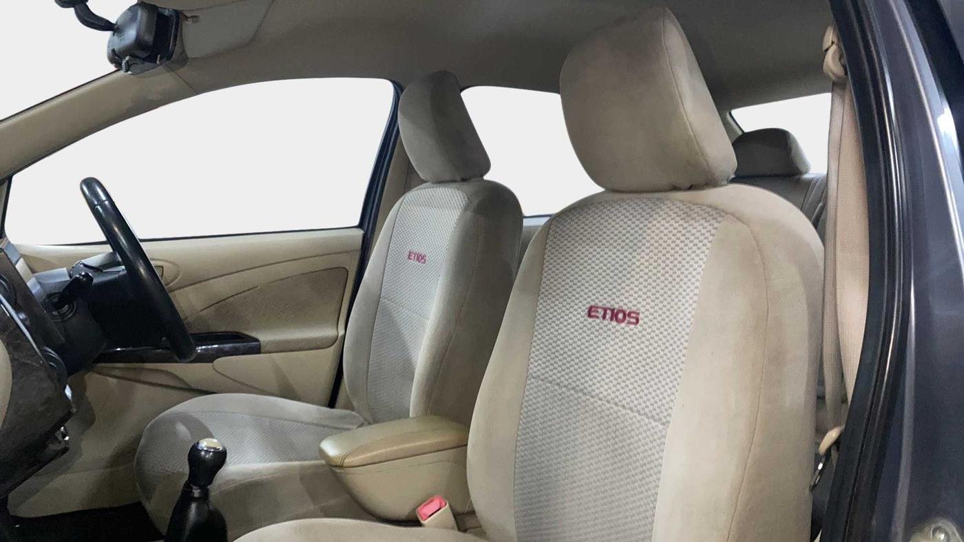 2017 Toyota Etios VX PLATINUM, Petrol, Manual, 97,301 km, Right Side Front Door Cabin